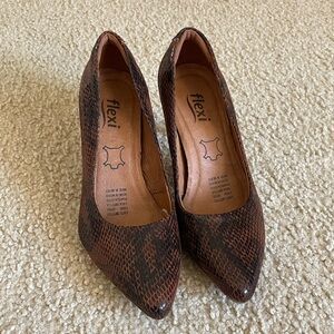 Flexi Women's Snakeskin Pattern Heels